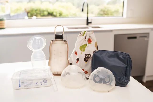 haakaa-new-mum-breastfeeding-bundle-still-set-mit-150-ml-generation-2-handmilchp image 1