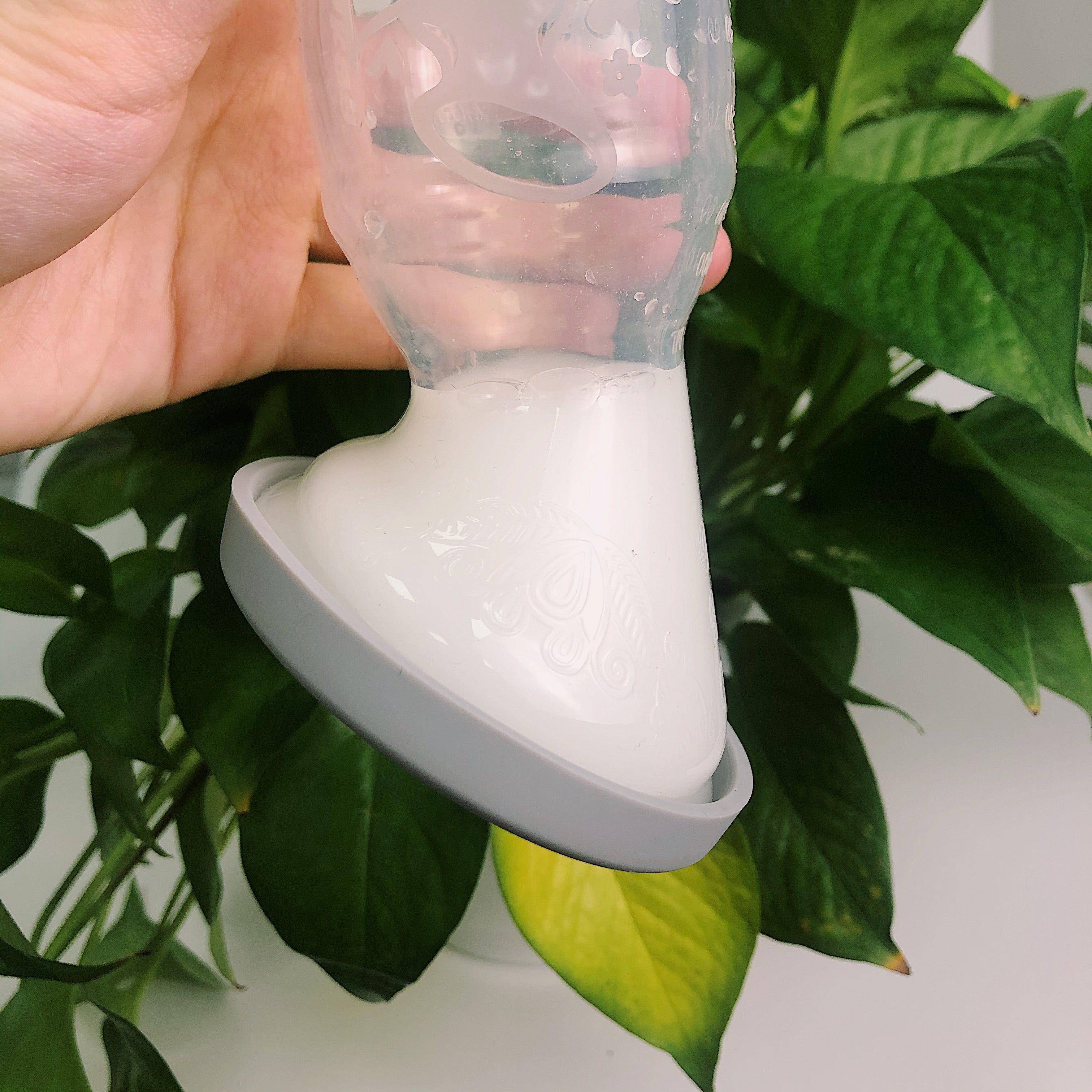 haakaa-generation-2-silikon-milchpumpe-100-150-ml-mit-saugfu-silikondeckel-im-ge image 6