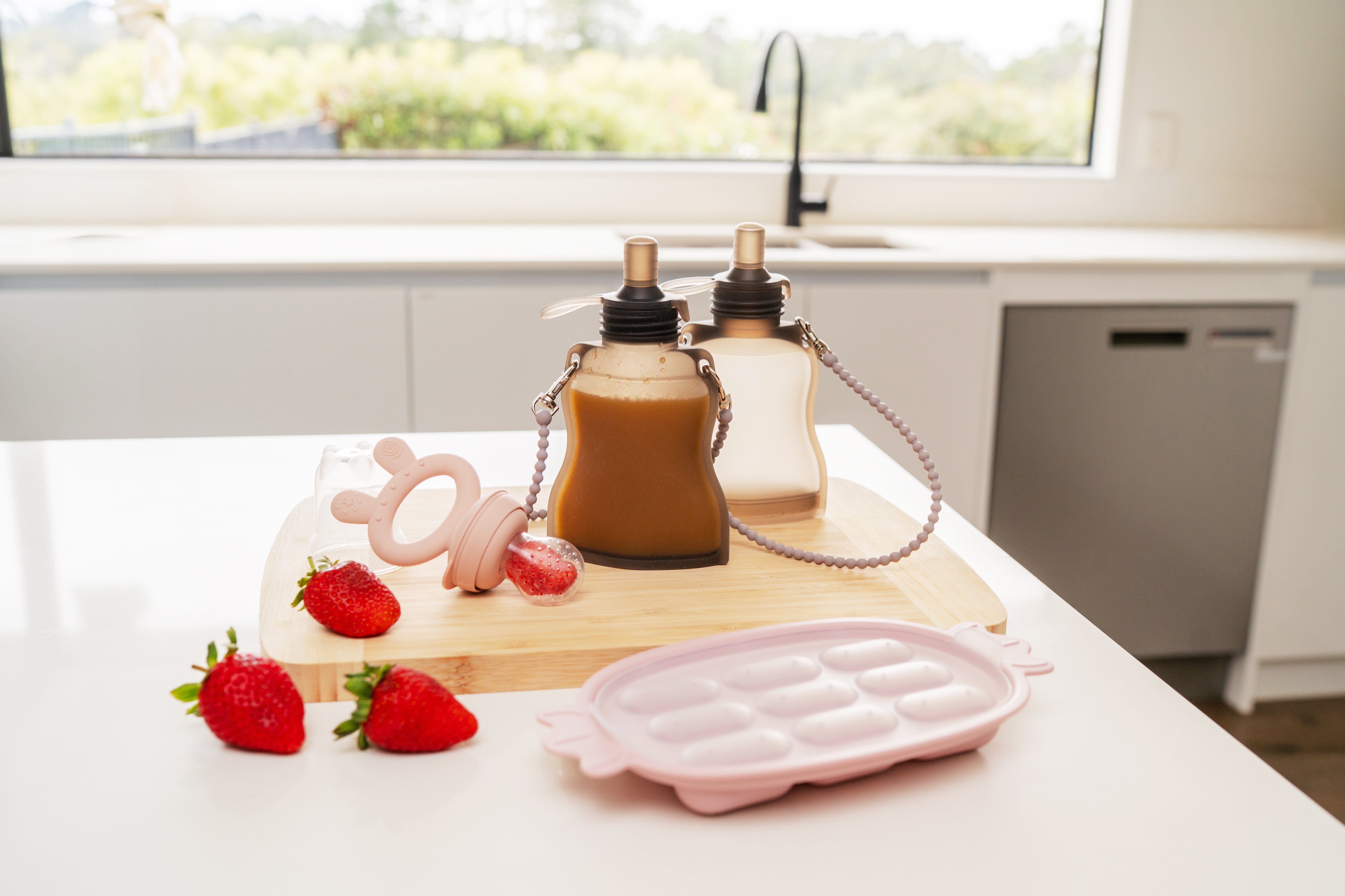 haakaa-feeding-bundle-fresh-food-feeder-nibble-tray-amp-yummy-pouches-set-f-r-be image 1