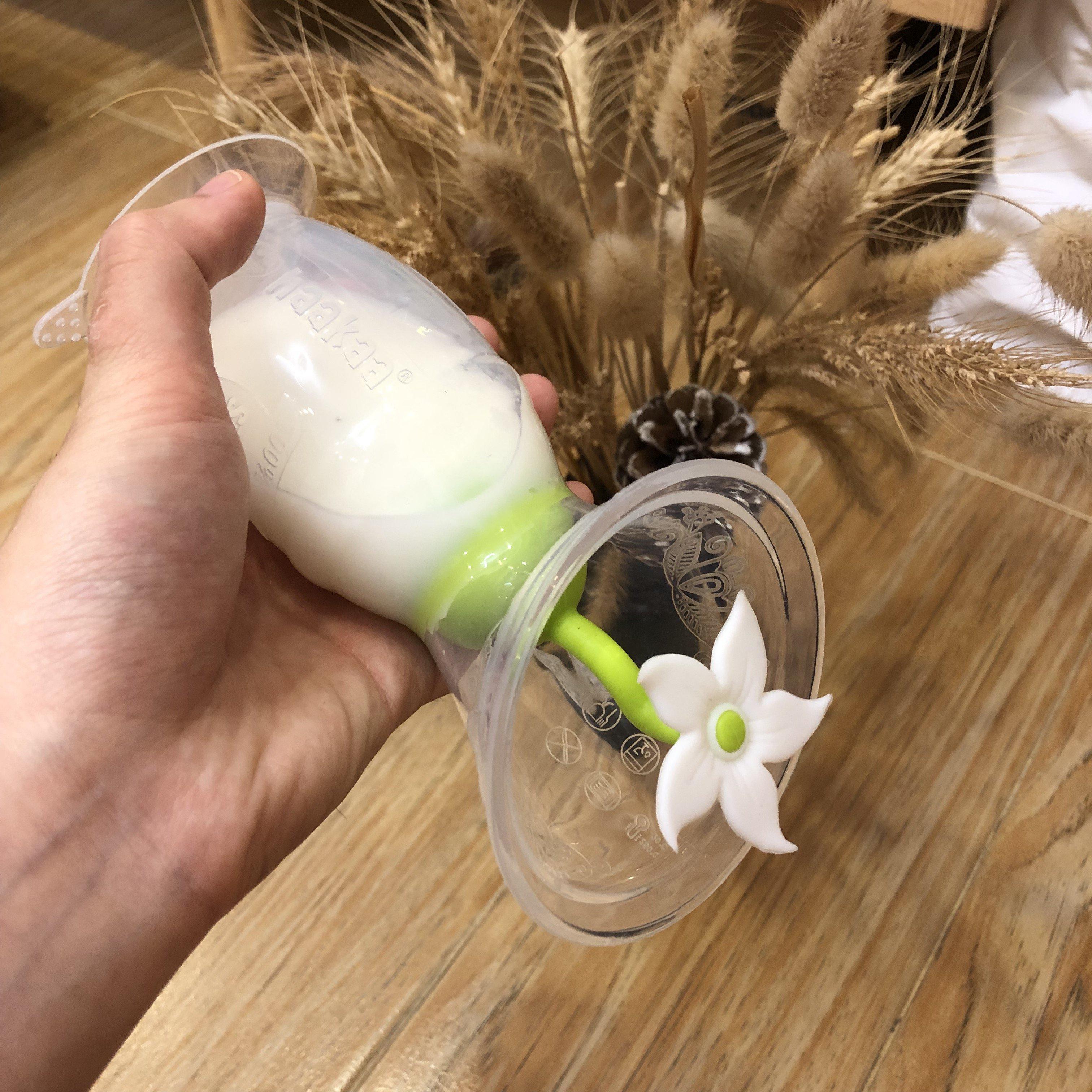 haakaa-generation-2-silikon-milchpumpe-150-ml-mit-blumen-stopper-geschenkset-aus image 2